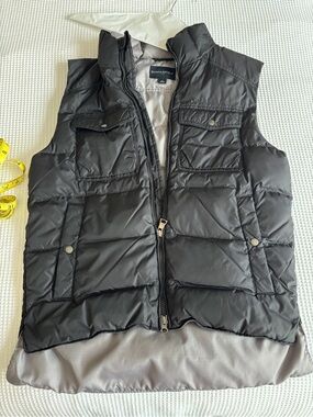 Banana Republic Black and Light Gray Puffer Vest
